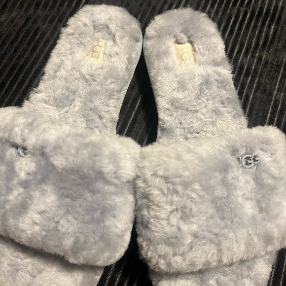 UGG - Picture 3 of 9